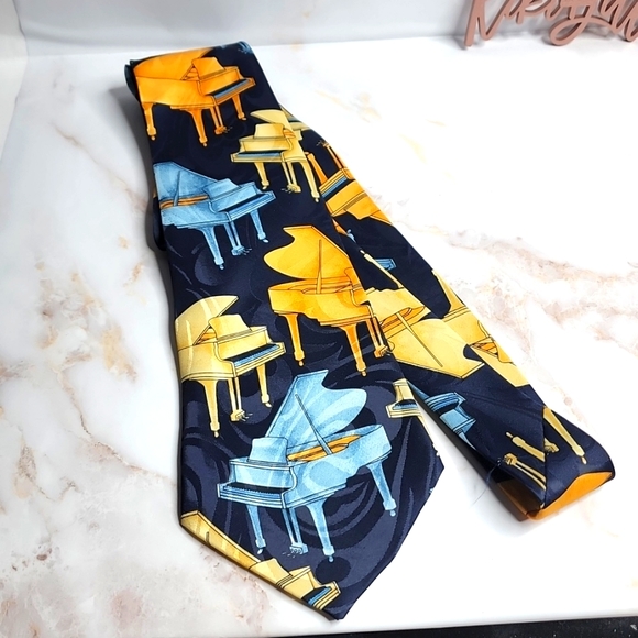 Tie with piano never used - Picture 1 of 4